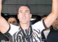 Vlahović stigao u Istanbul kao velika zvezda: Hiljade navijača ga dočekale, poznati detalji milionskog ugovora (VIDEO)