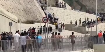 Oko 50.000 migranata preplivalo granicu između Maroka i Španije, desetine se utopile