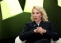 Lepa Brena pala na nastupu u Budvi: Aleksandra Prijović joj odmah pritrčala u pomoć