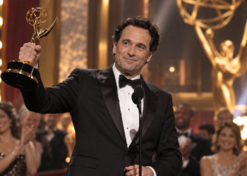 Matthew Rhys ušao u istoriju Emmy nagrada: „Widow’s Bay“ oborila rekord sa čak 14 trofeja