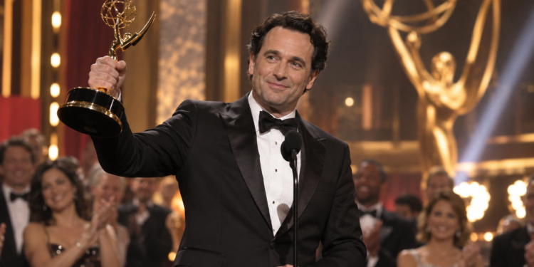 Matthew Rhys ušao u istoriju Emmy nagrada: „Widow’s Bay“ oborila rekord sa čak 14 trofeja