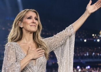 Celine Dion se vratila na scenu: Emotivnom porukom rasplakala fanove u Parizu