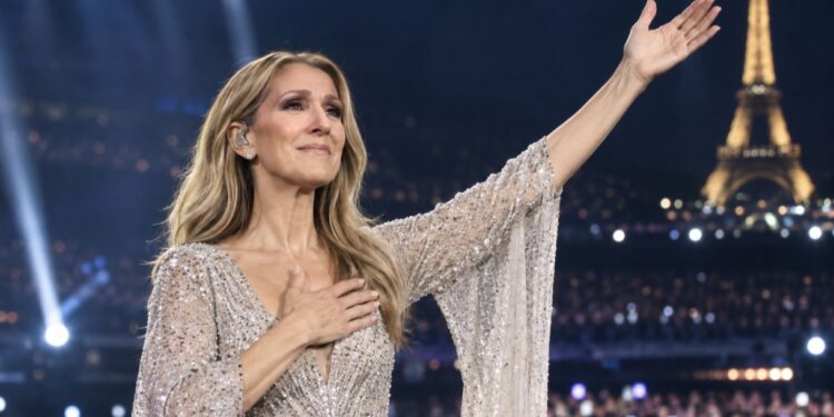 Celine Dion se vratila na scenu: Emotivnom porukom rasplakala fanove u Parizu