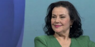 Tri poljupca hoću ja: Pesma stara skoro 40 godina ponovo je postala hit